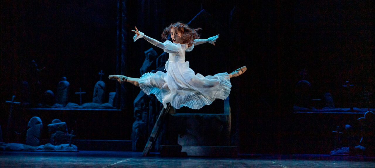 Chihiro Nomura as Lucy in Dracula